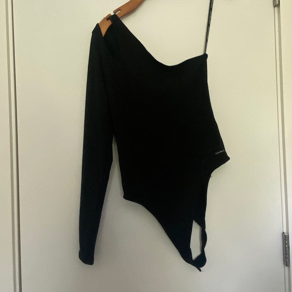 Calvin Klein Jeans | One Shoulder Cut Out Bodysuit